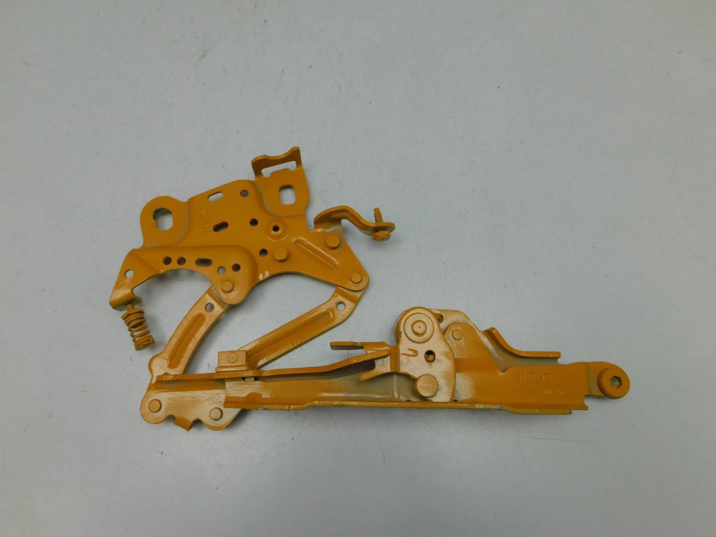 Петля капота правая