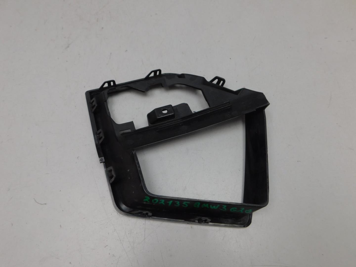 Решетка в бампер правая