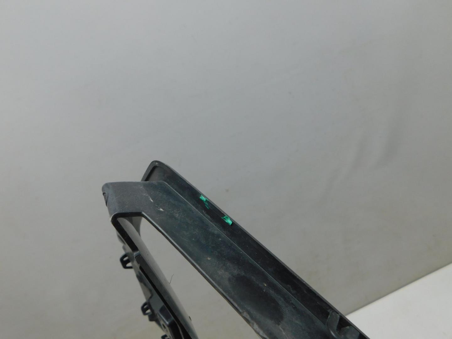 Решетка в бампер правая