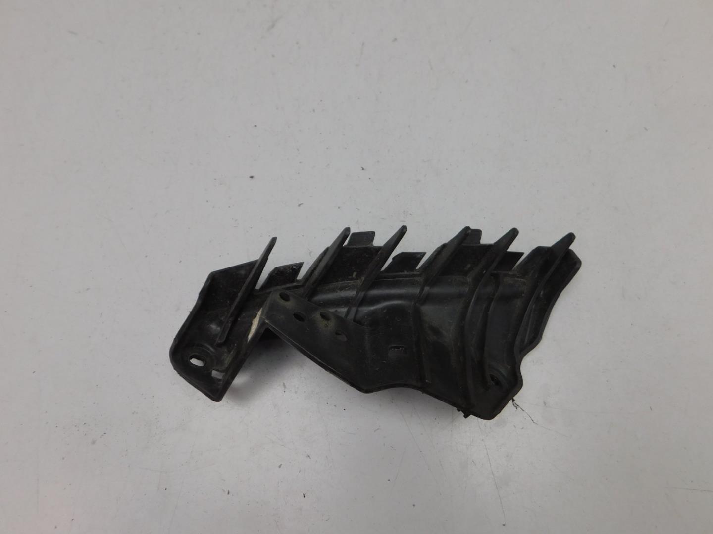 Кронштейн переднего бампера