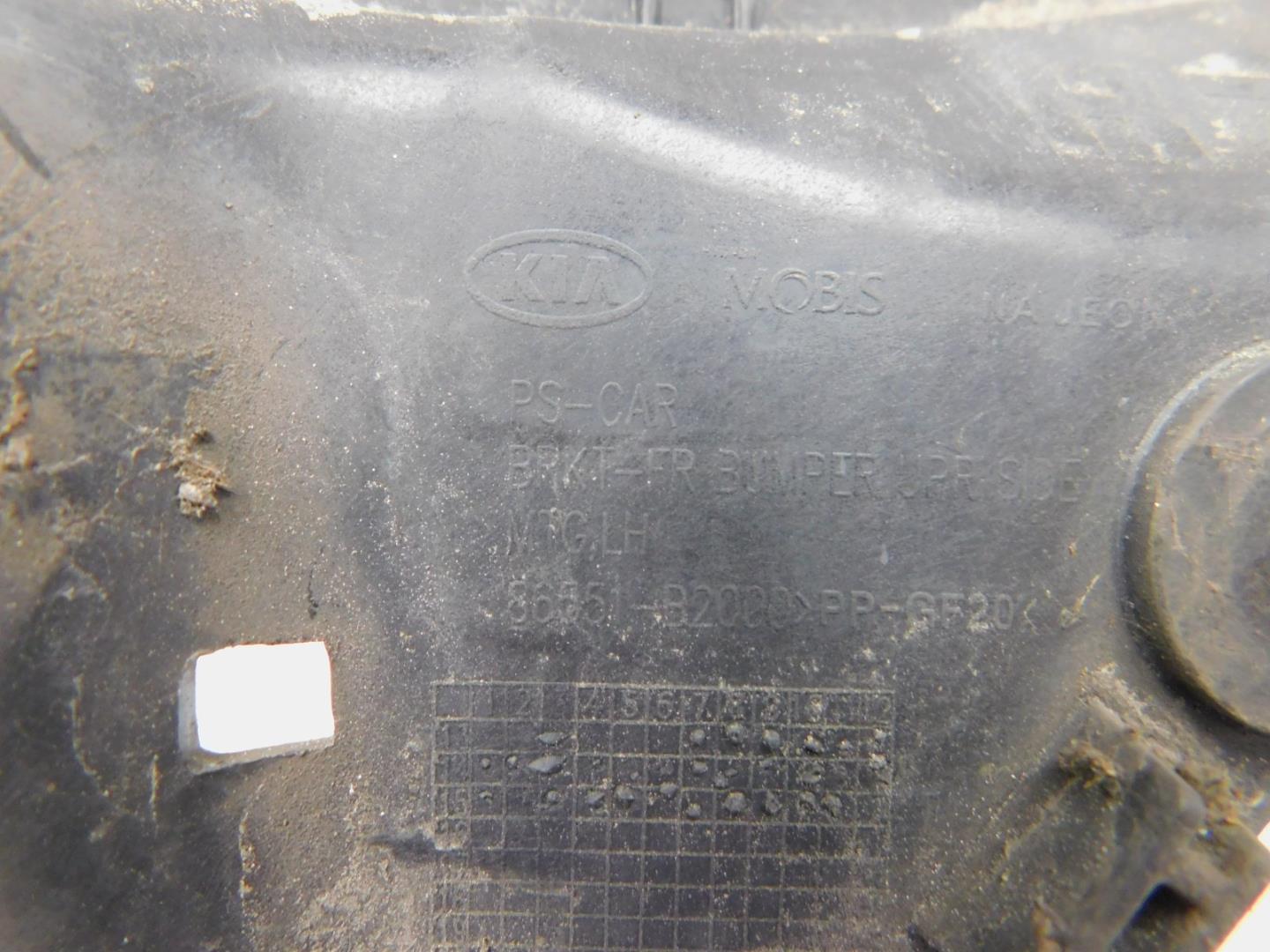 Кронштейн переднего бампера