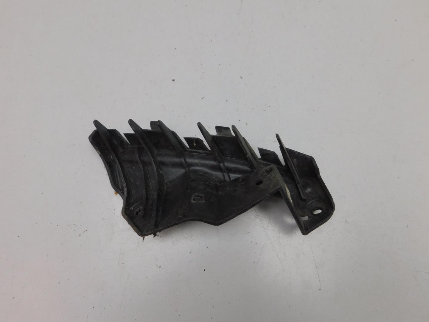 Кронштейн переднего бампера