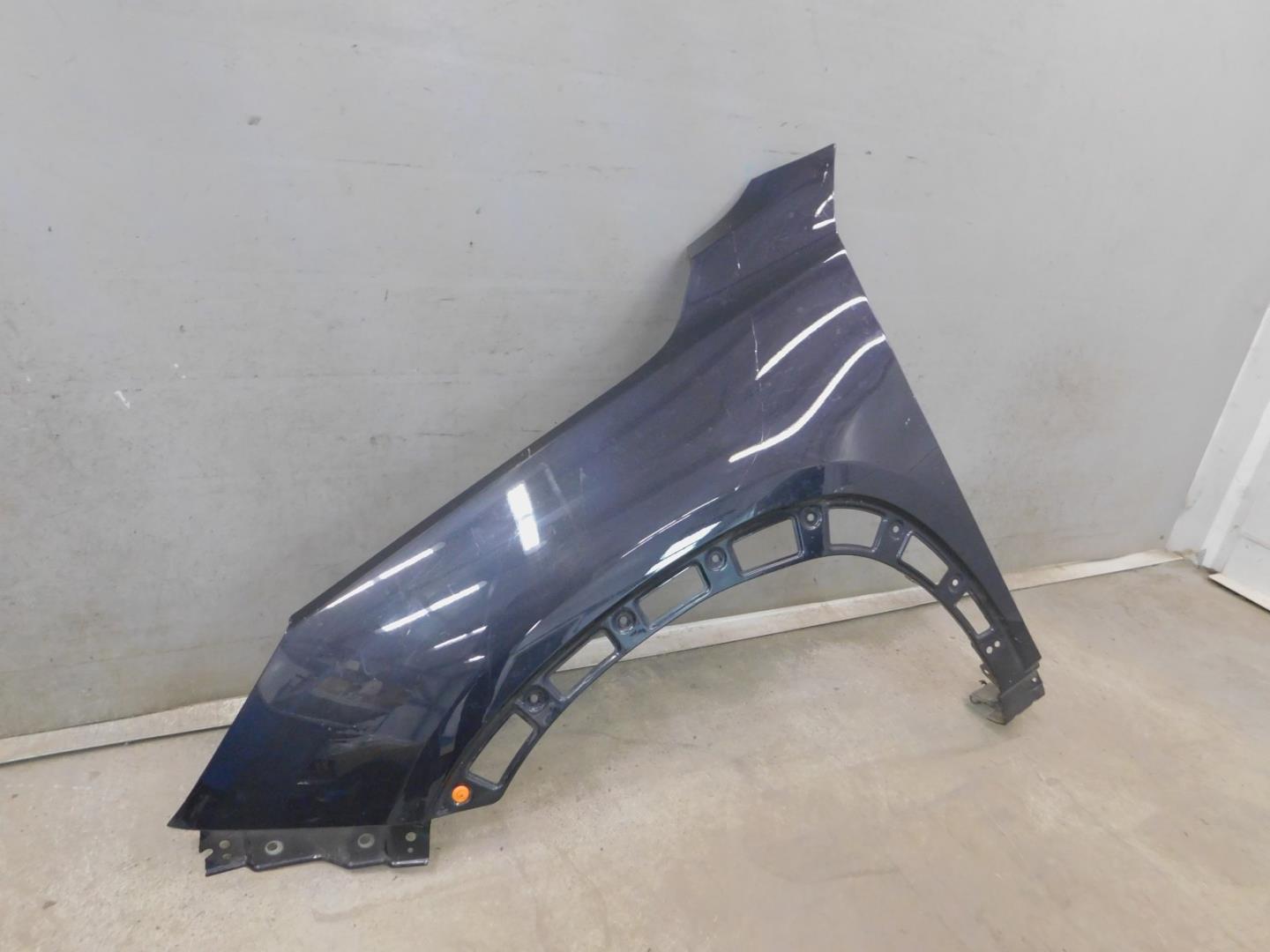 Крыло переднее левое