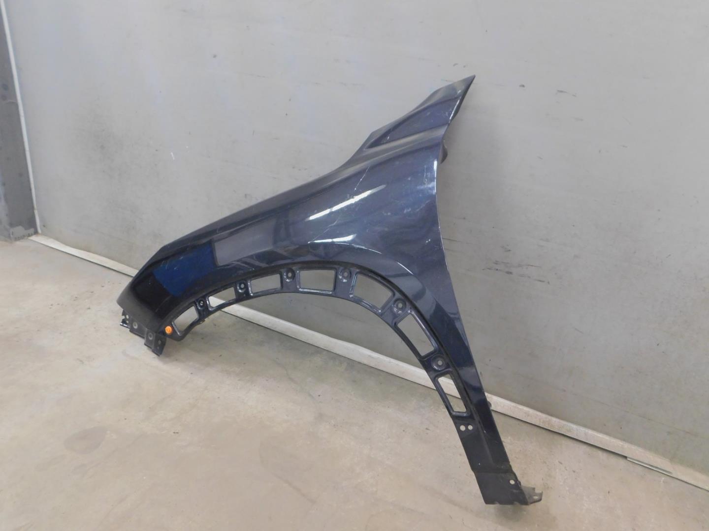 Крыло переднее левое