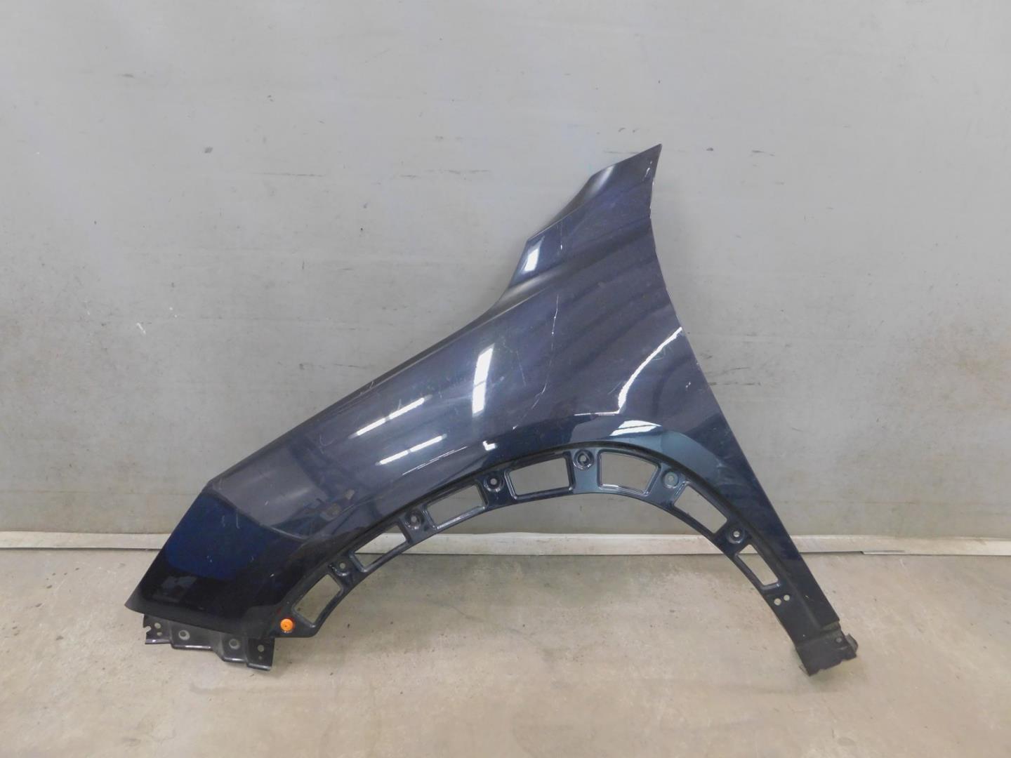 Крыло переднее левое