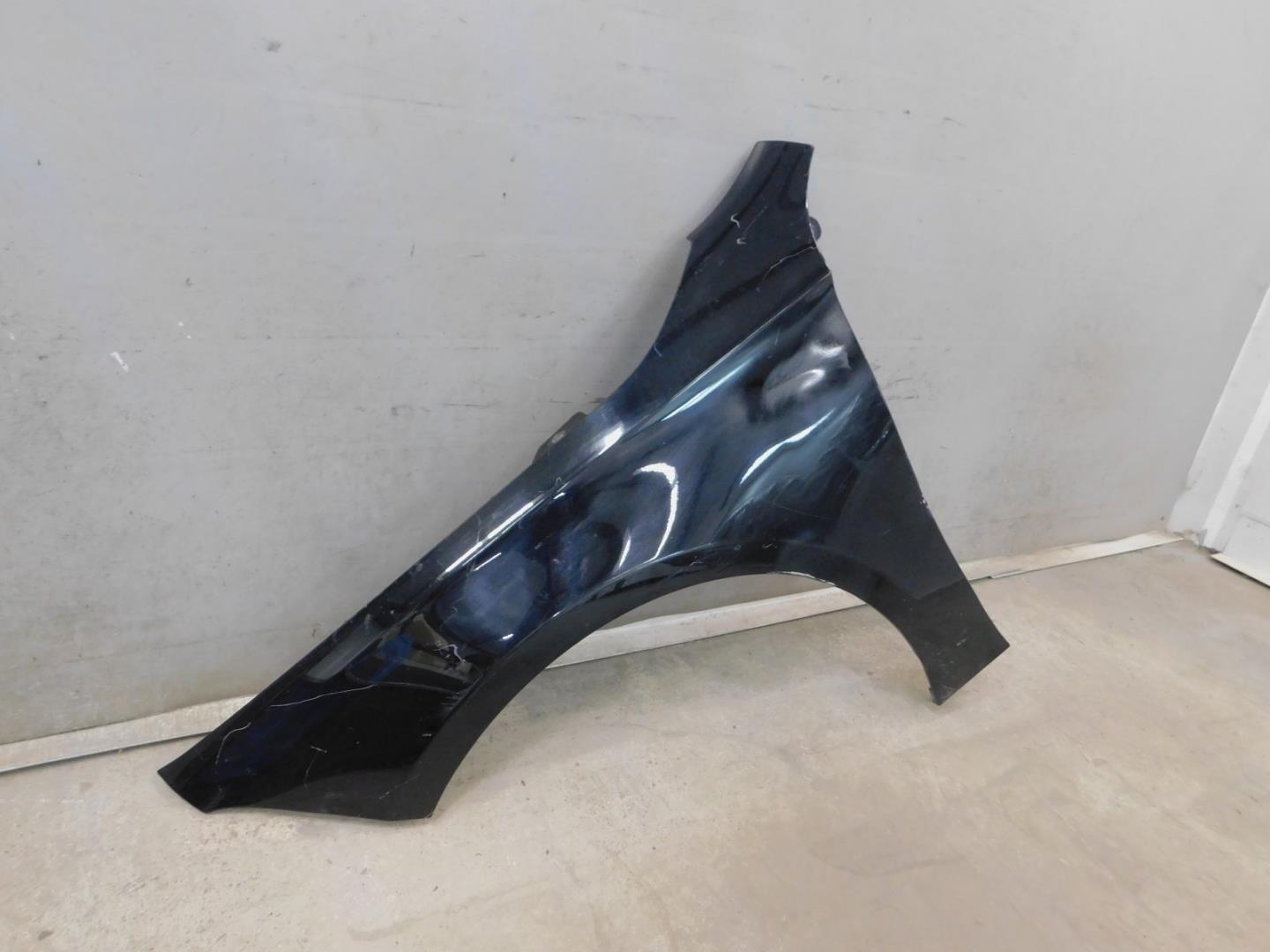 Крыло переднее левое