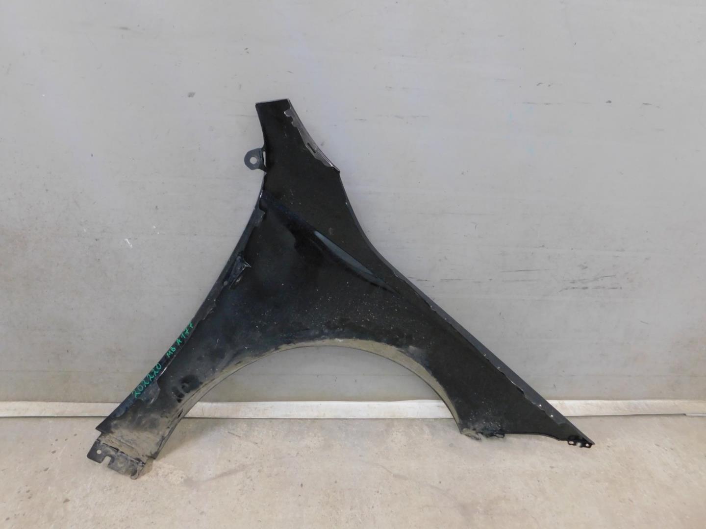 Крыло переднее левое