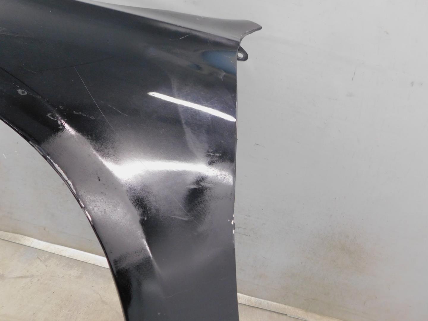 Крыло переднее левое