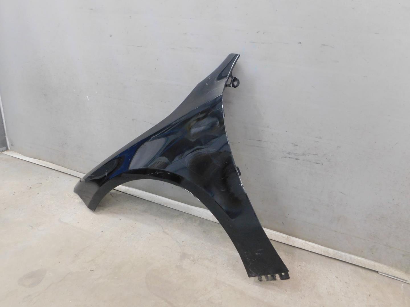 Крыло переднее левое