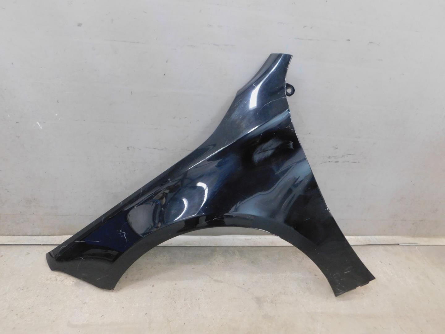 Крыло переднее левое