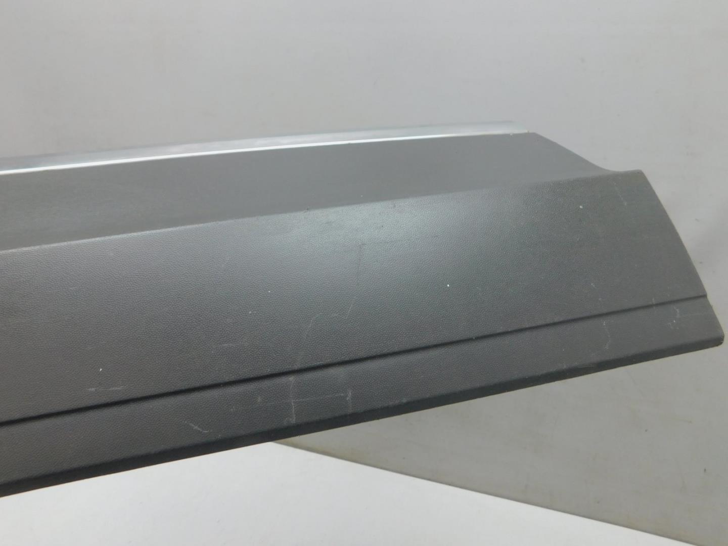 Накладка двери передней левой