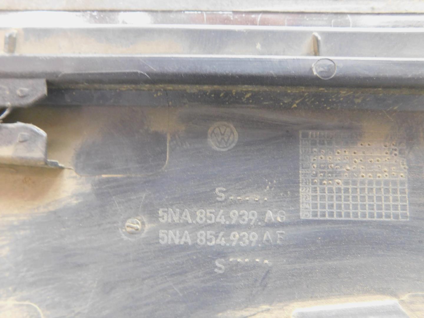 Накладка двери передней левой