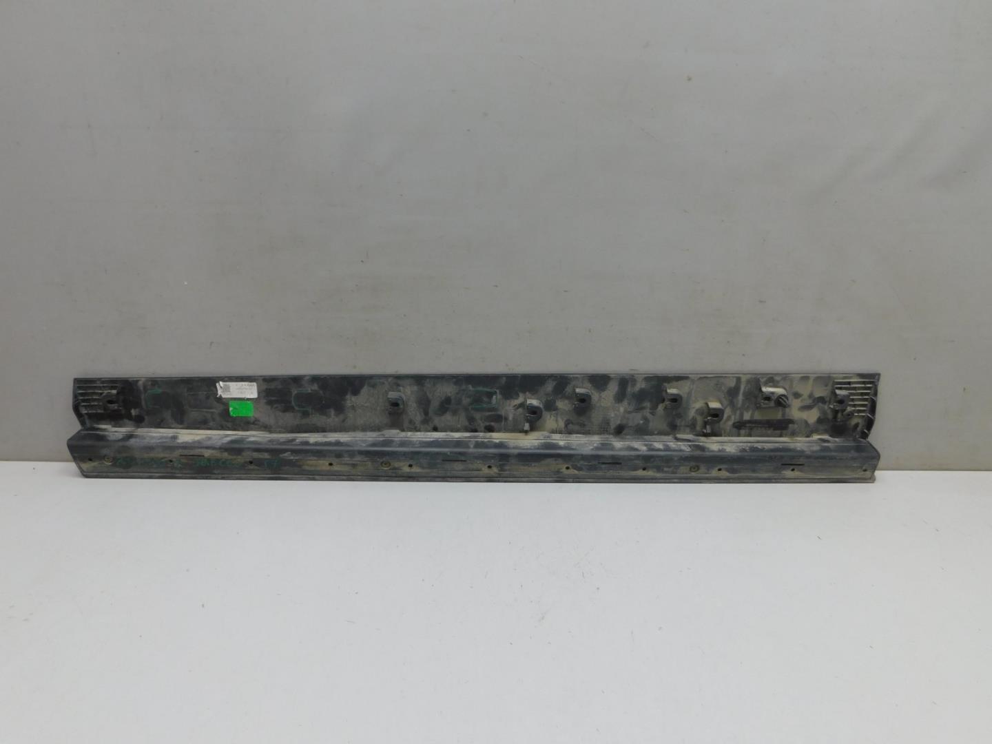 Накладка двери передней правой