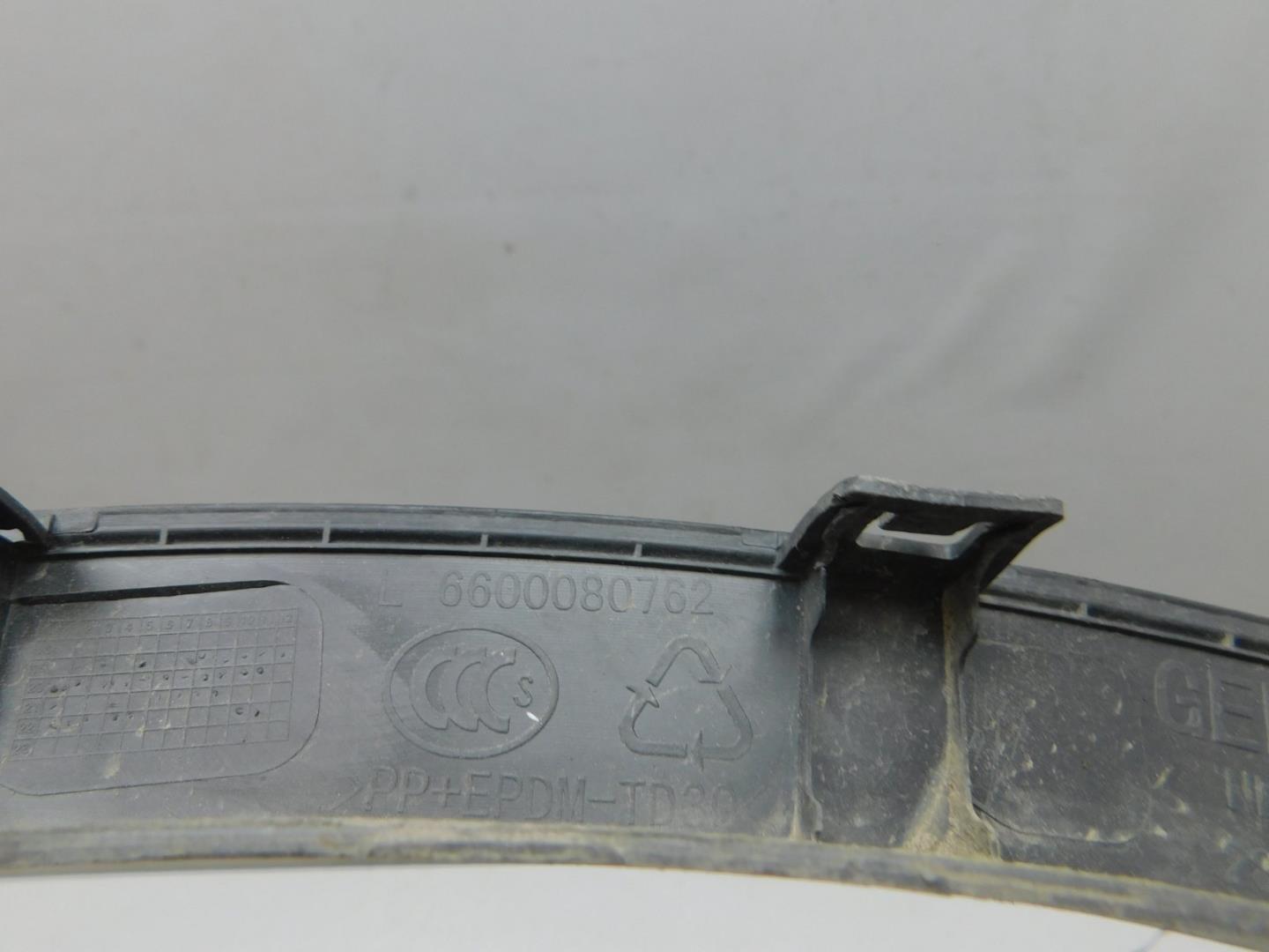 Накладка переднего крыла левого