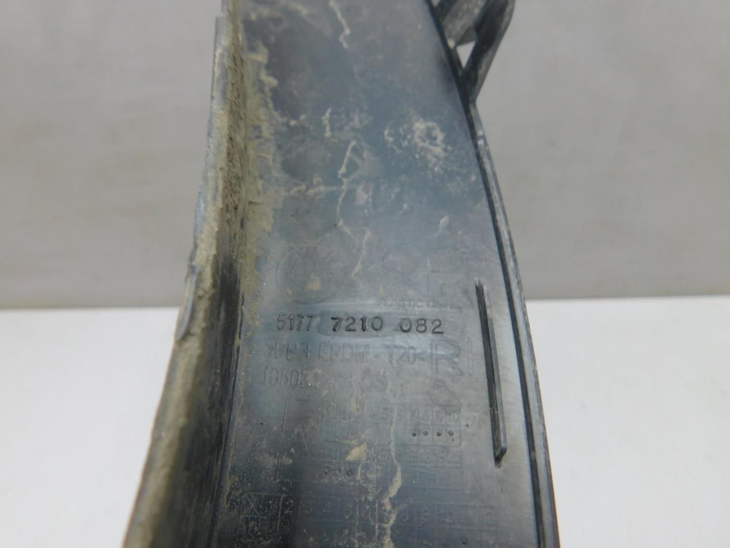 Накладка переднего крыла правого