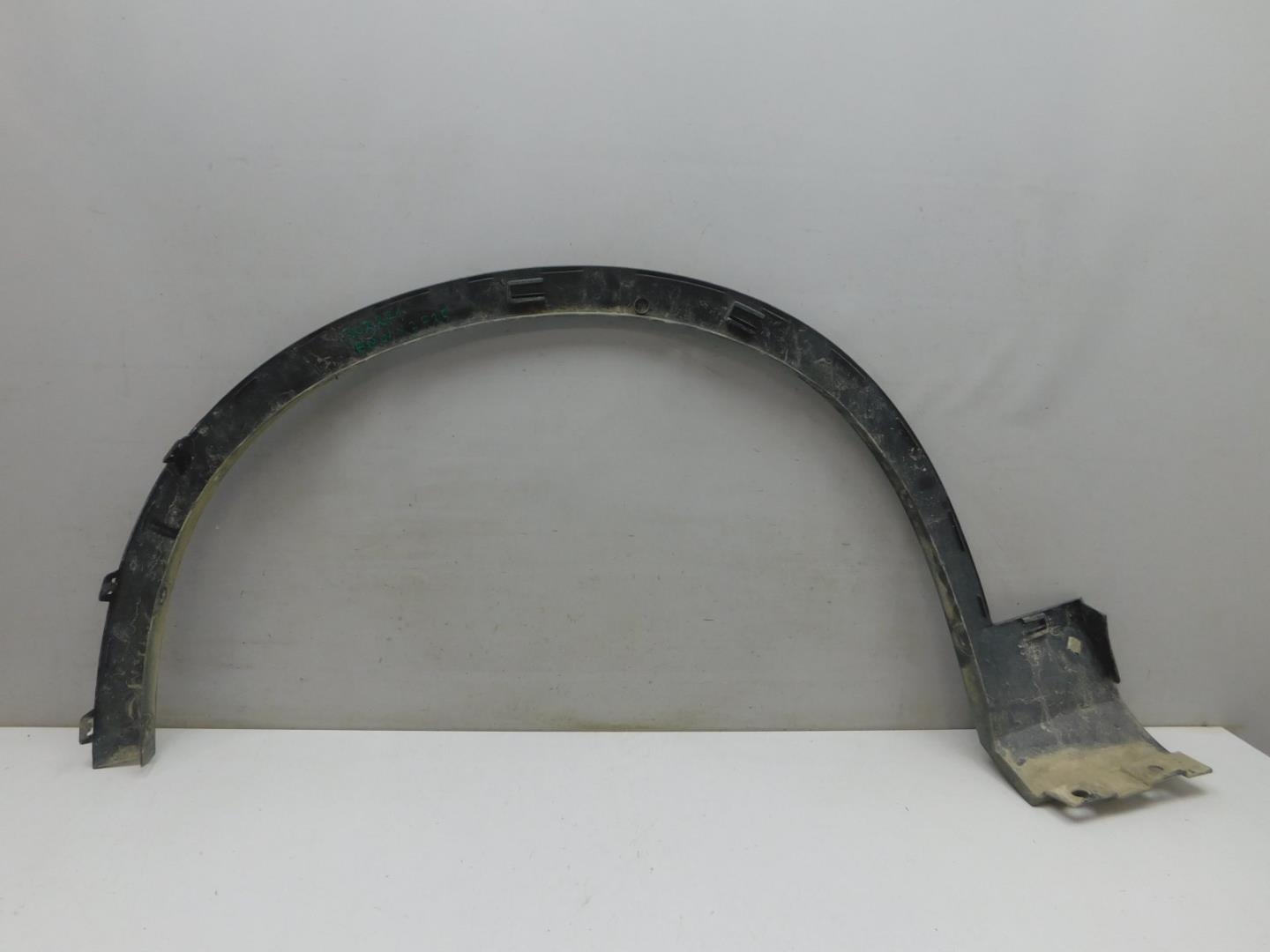 Накладка переднего крыла правого