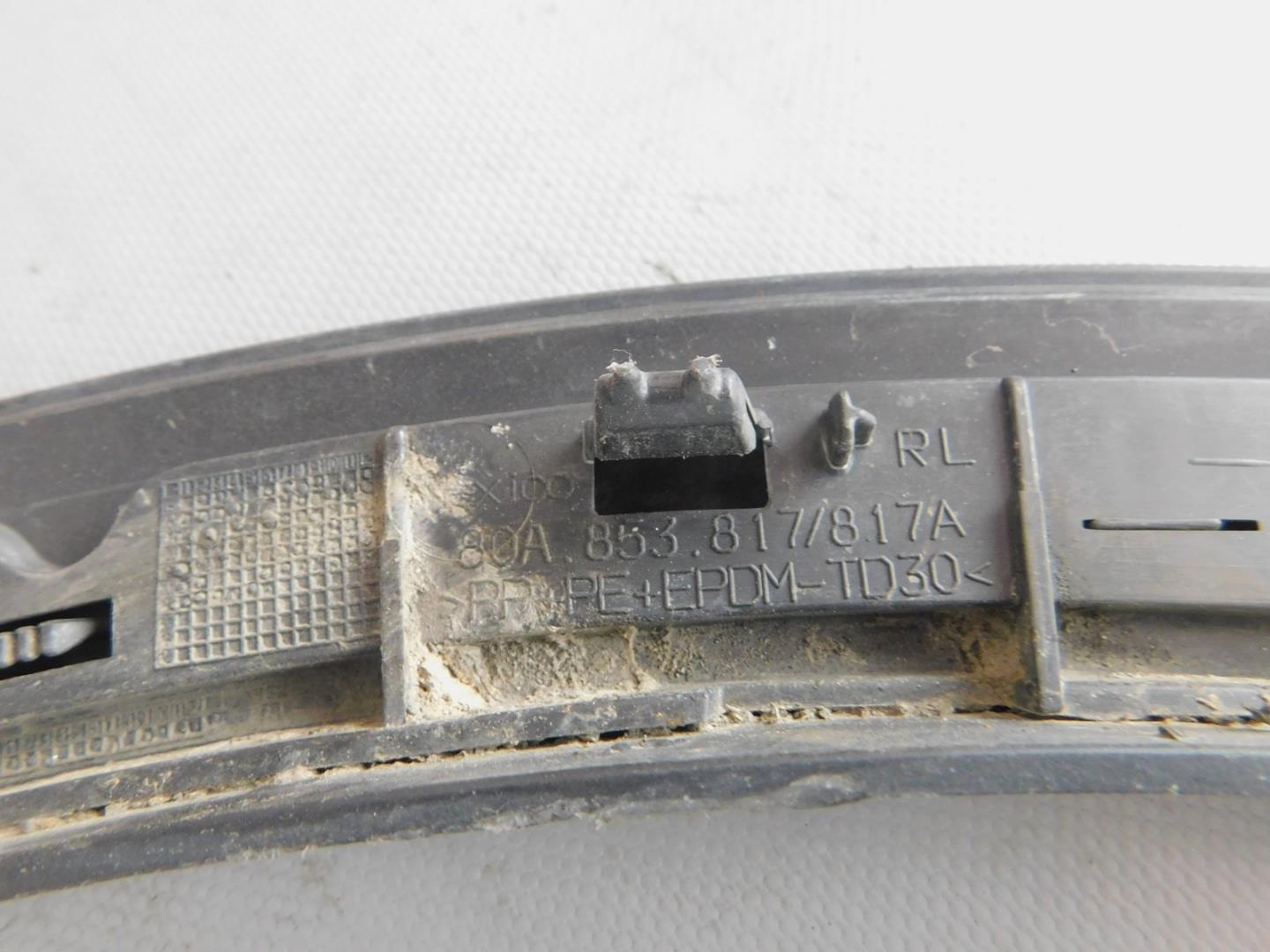 Накладка заднего крыла левого