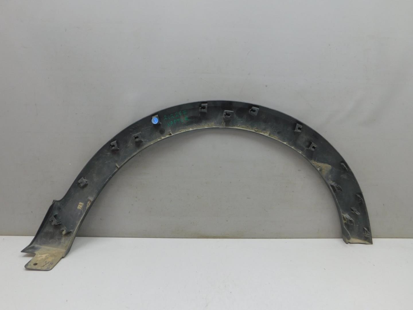 Накладка переднего крыла левого