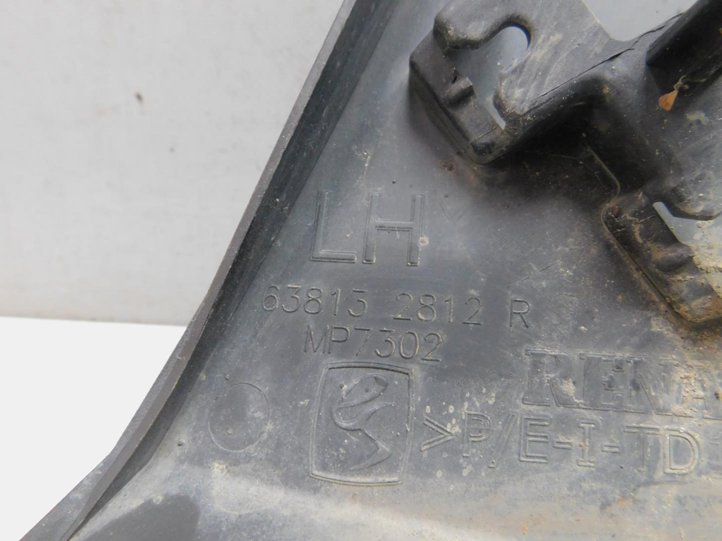 Накладка переднего крыла левого