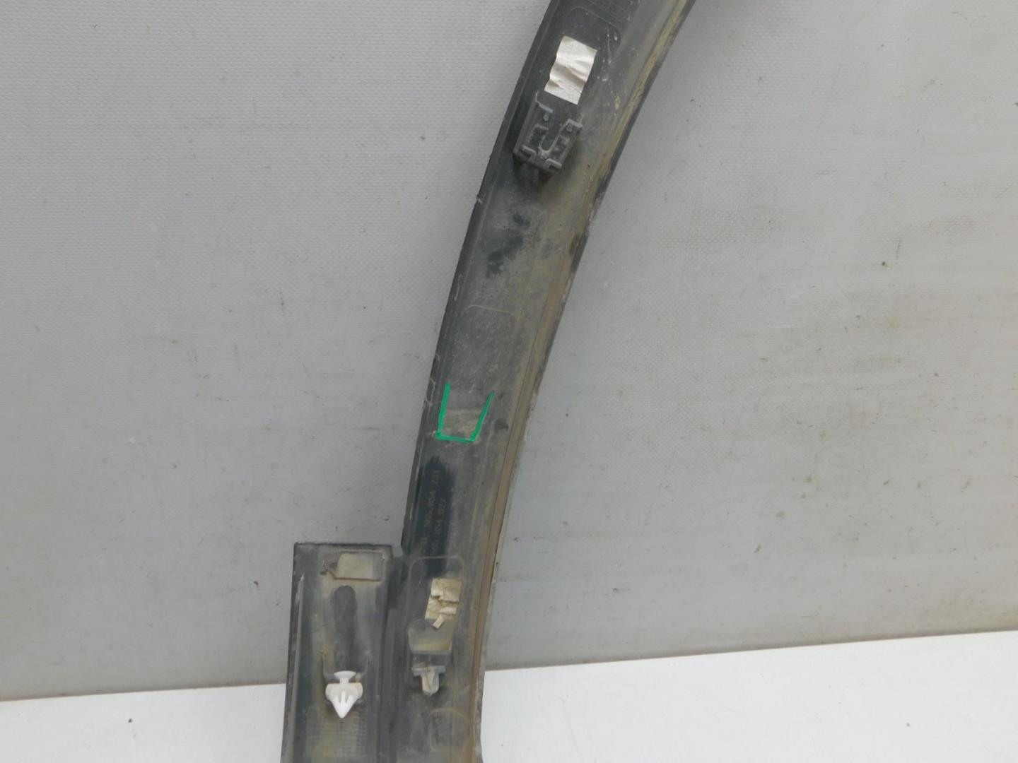 Накладка переднего крыла левого