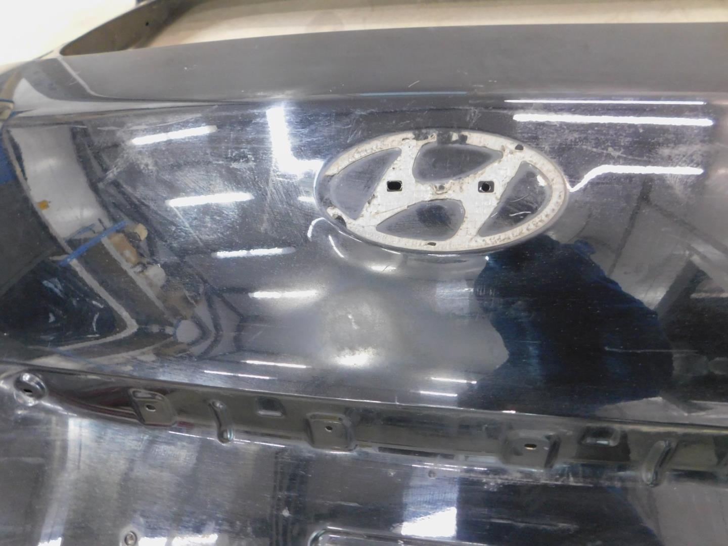 Дверь багажника