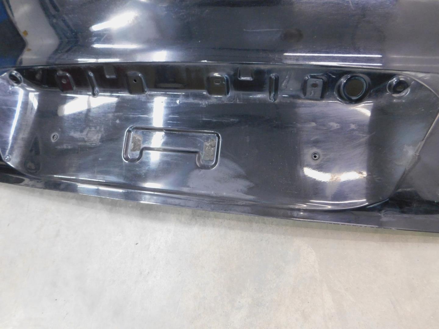 Дверь багажника