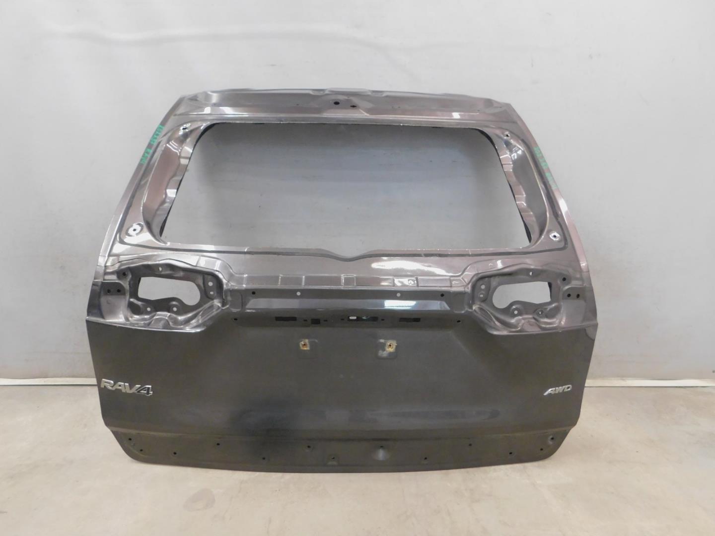 Дверь багажника