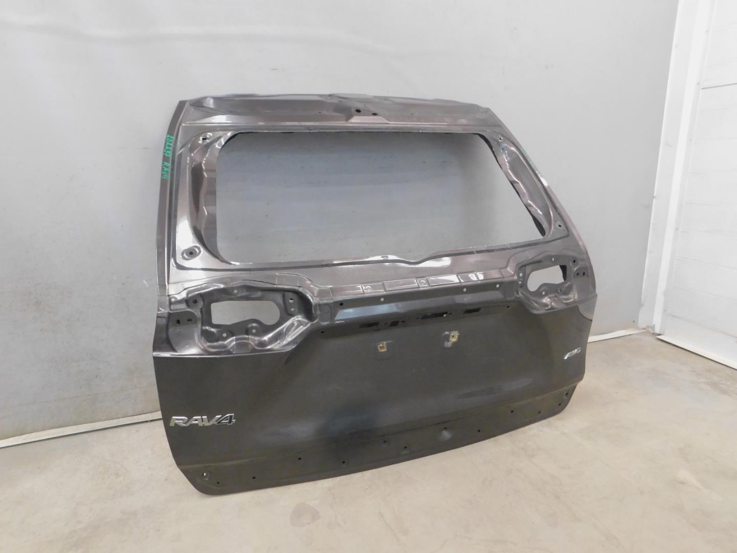 Дверь багажника