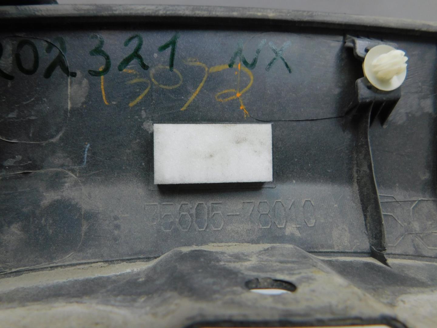 Накладка заднего крыла правого