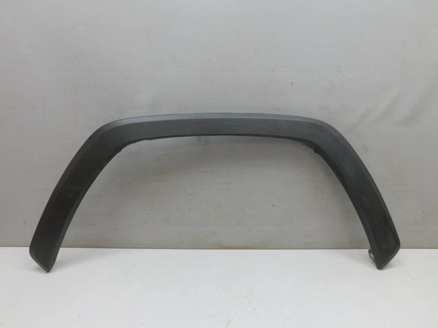 Накладка переднего крыла левого