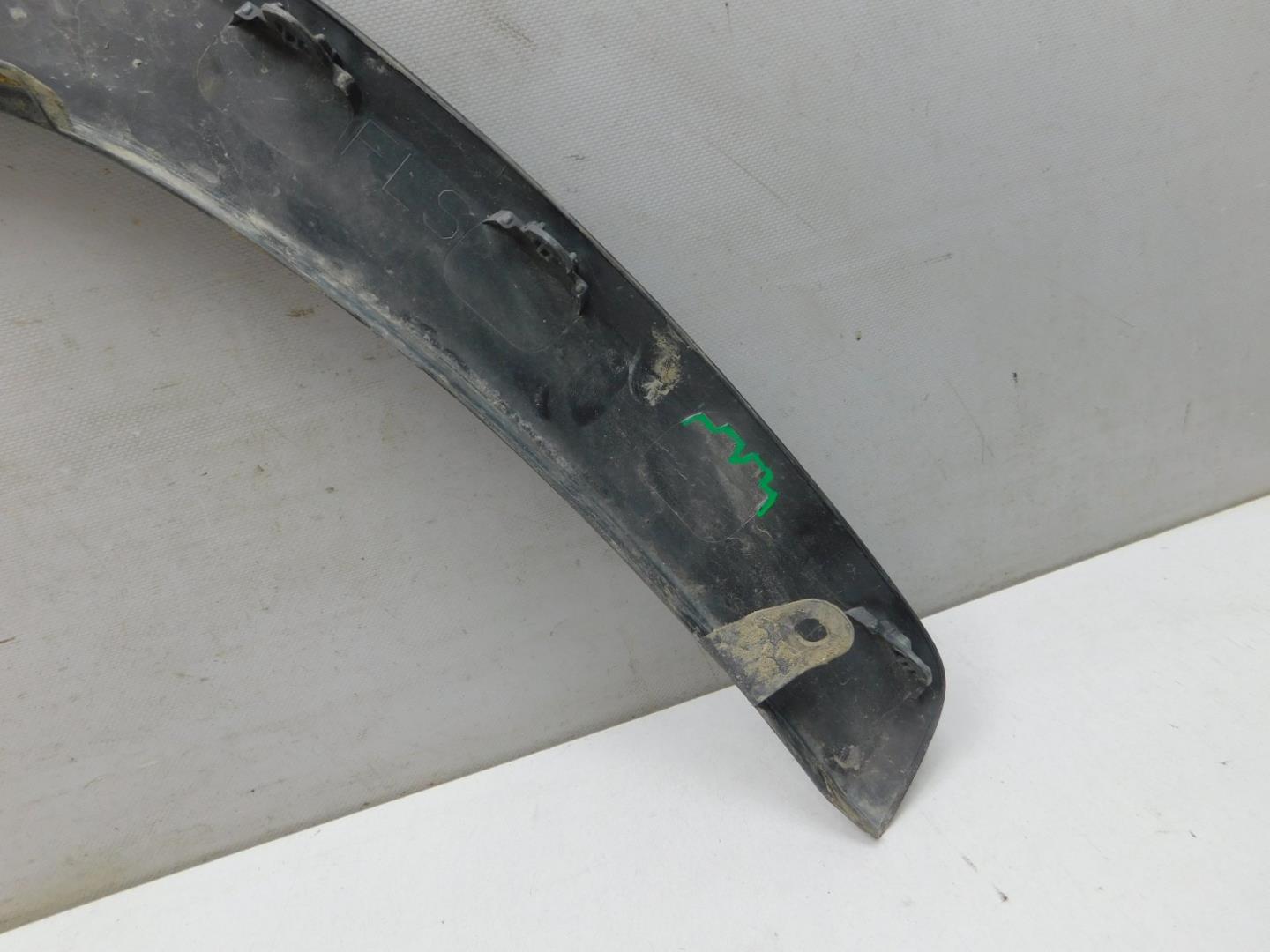 Накладка переднего крыла левого