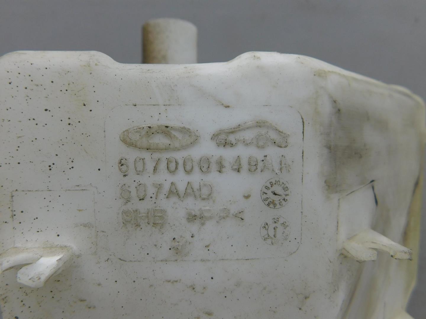 Бачок омывателя лобового стекла