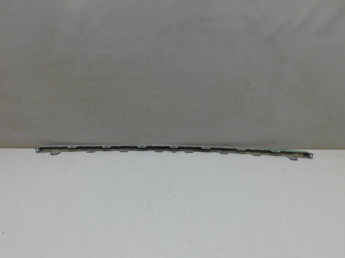 Молдинг заднего бампера