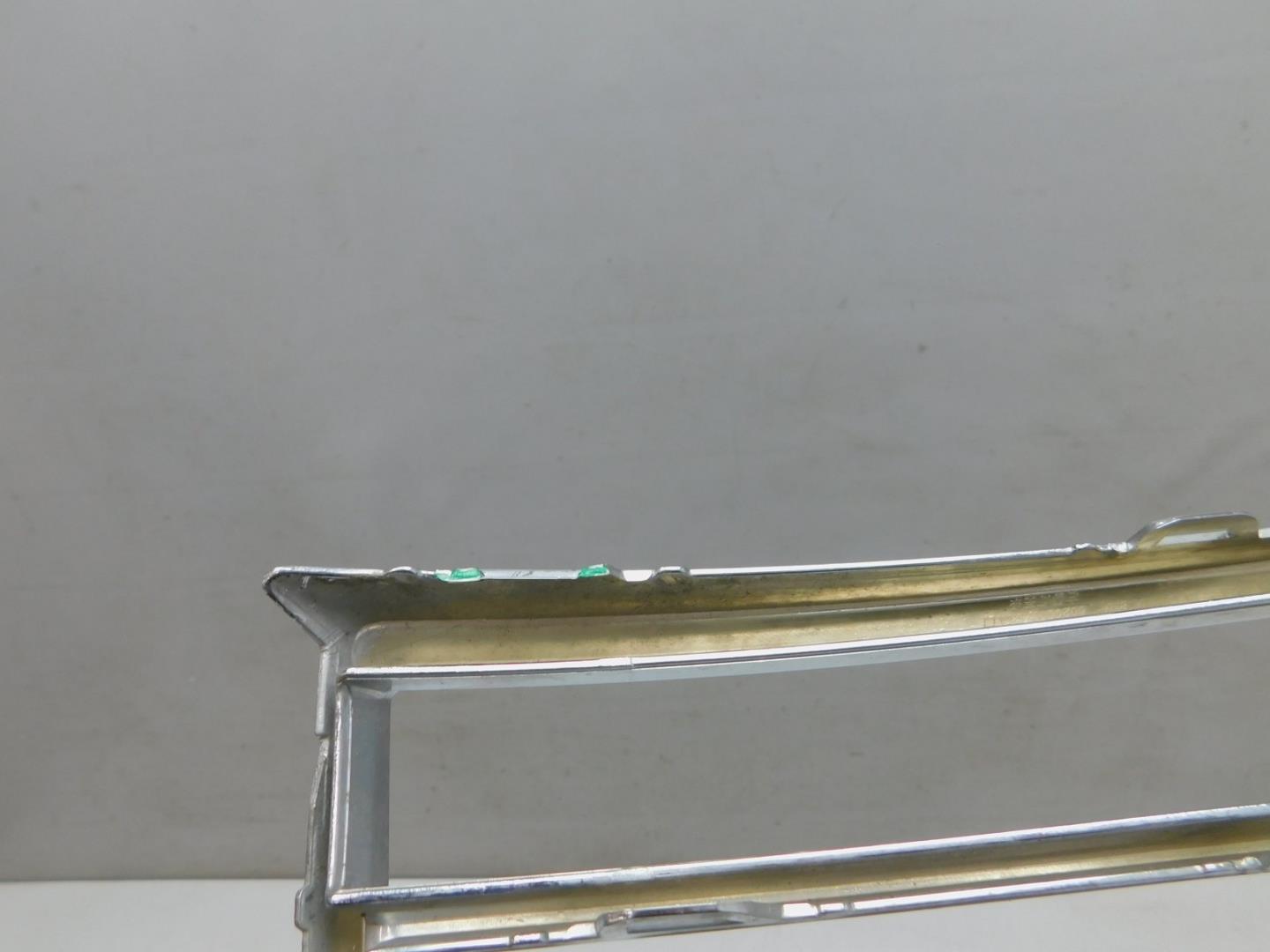 Молдинг переднего бампера