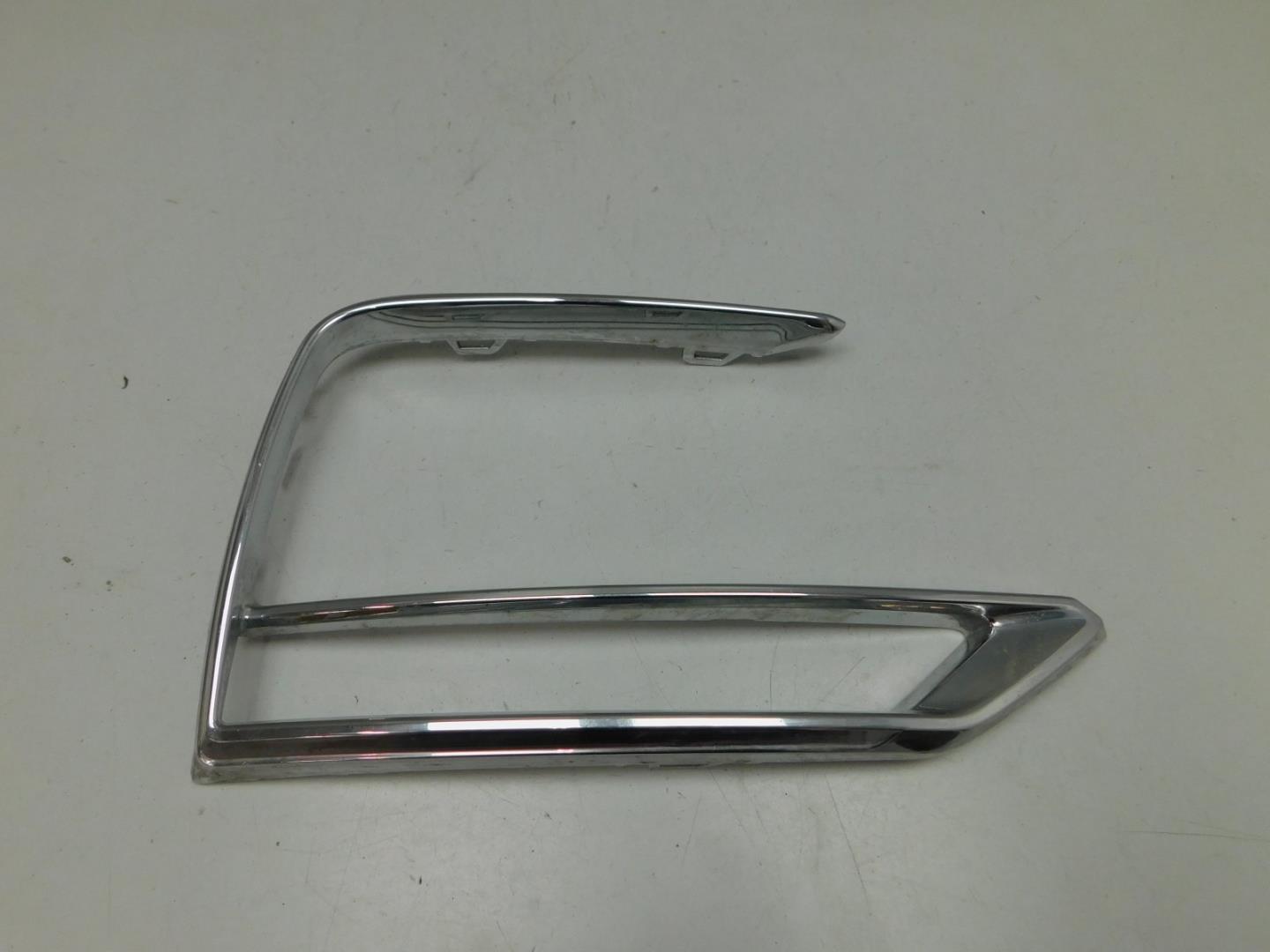 Молдинг переднего бампера