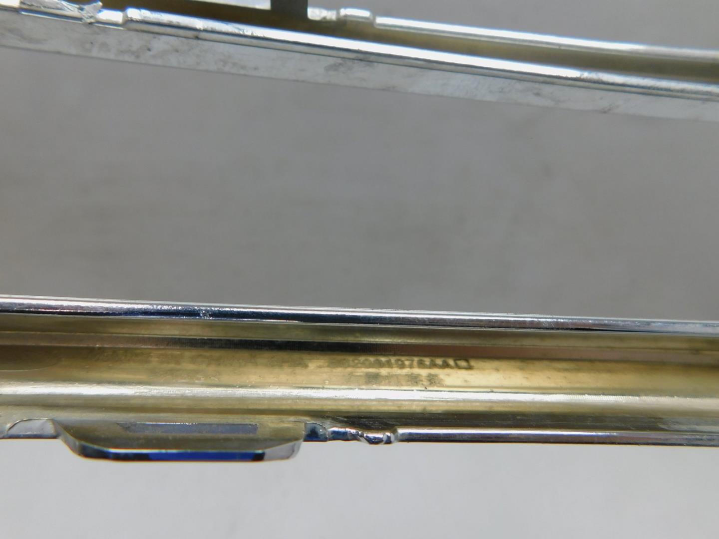 Молдинг переднего бампера