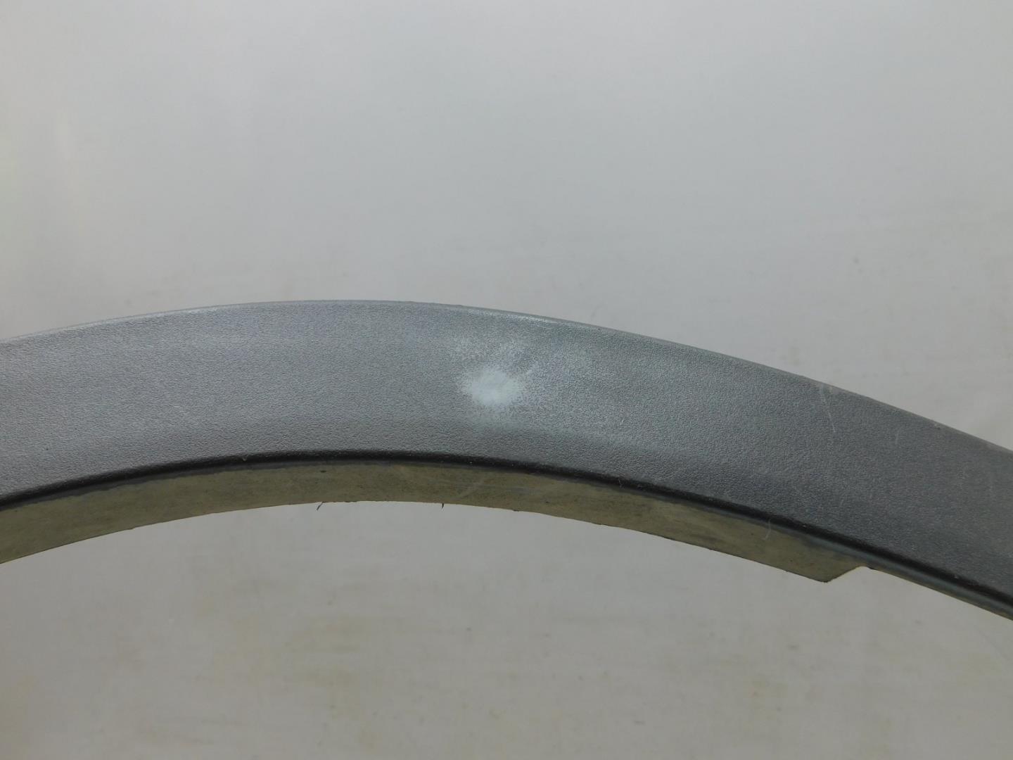 Накладка переднего крыла правого