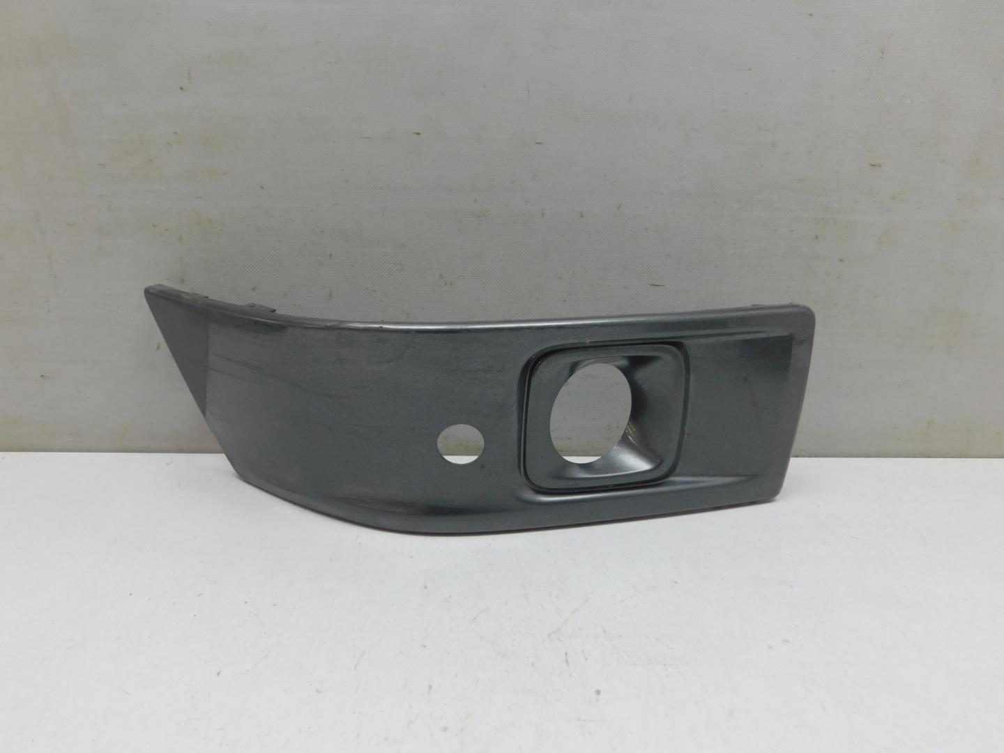 Накладка переднего бампера