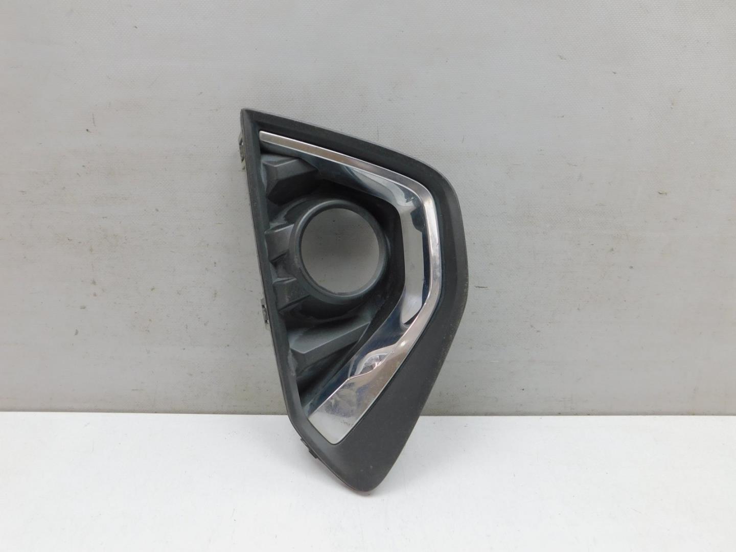 Решетка в бампер правая