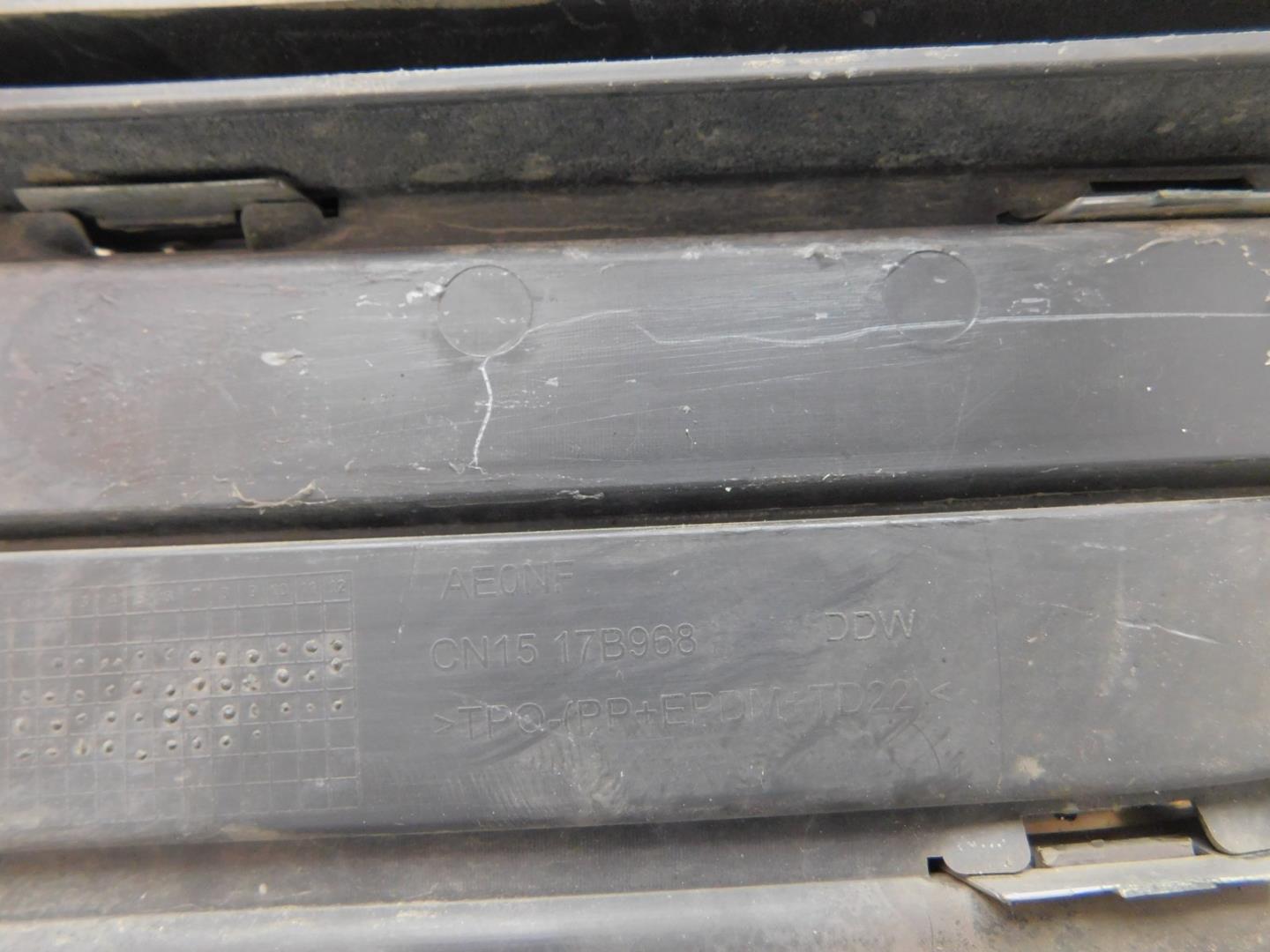 Решетка в бампер центральная