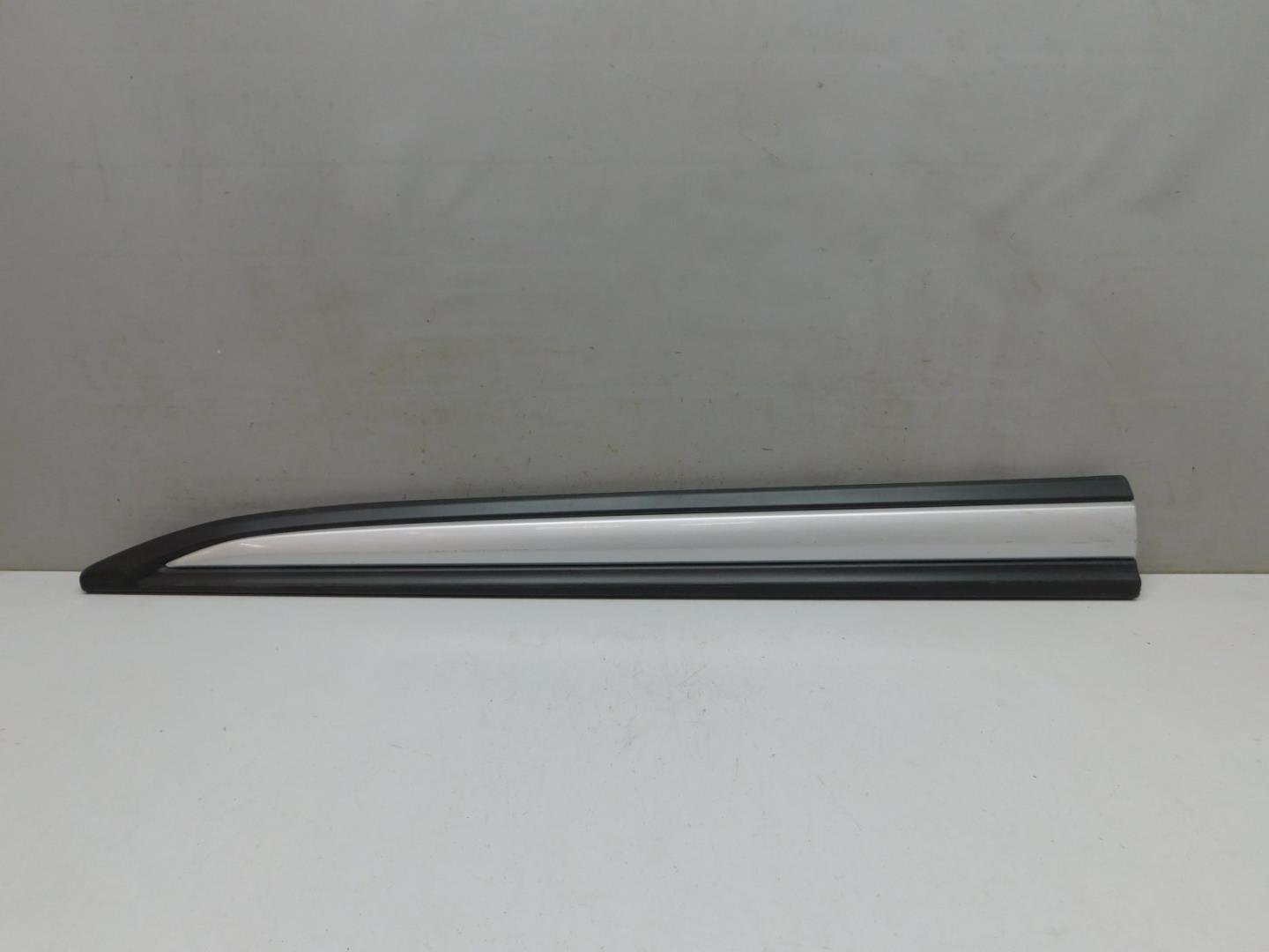 Накладка двери передней левой