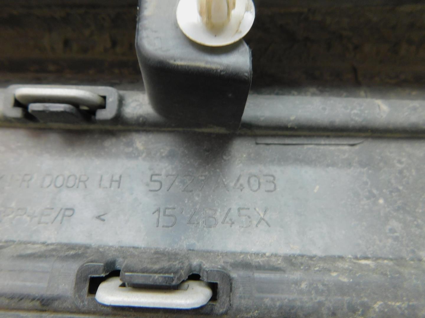 Накладка двери передней левой