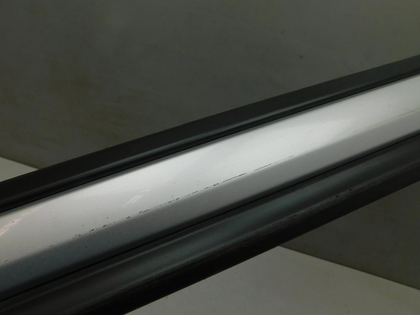 Накладка двери передней левой