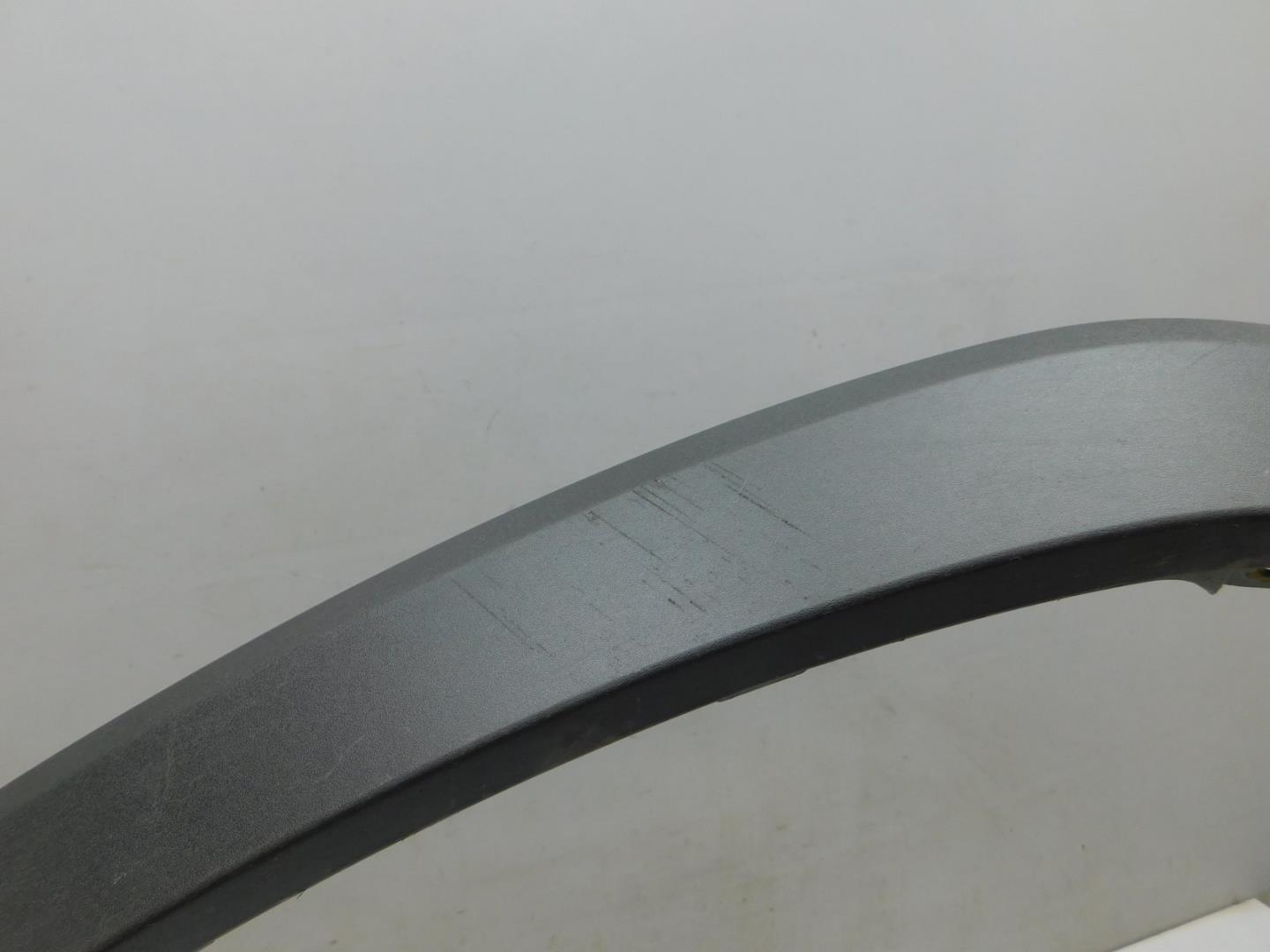 Накладка переднего крыла левого