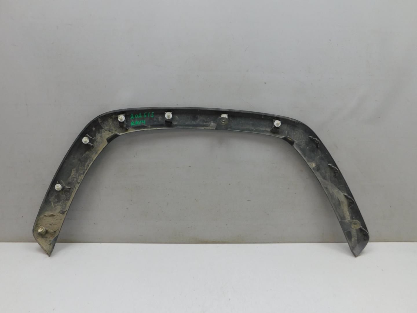 Накладка переднего крыла левого