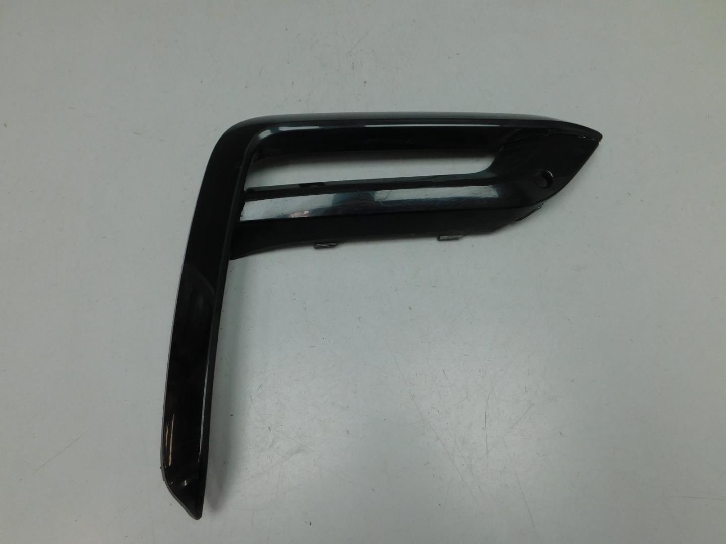 Накладка переднего бампера