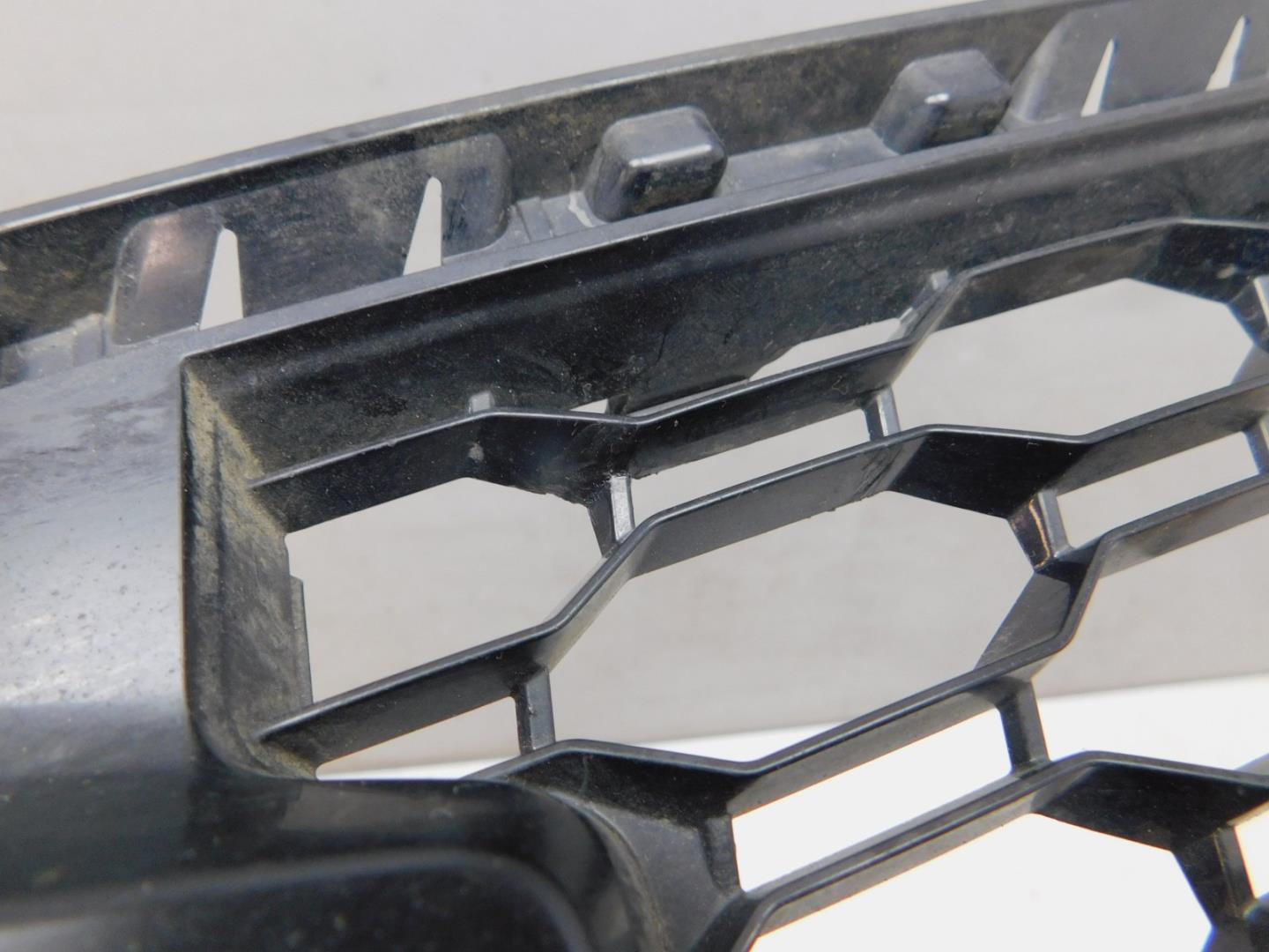 Решетка в бампер правая