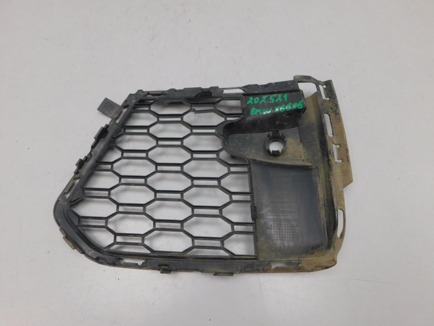 Решетка в бампер правая