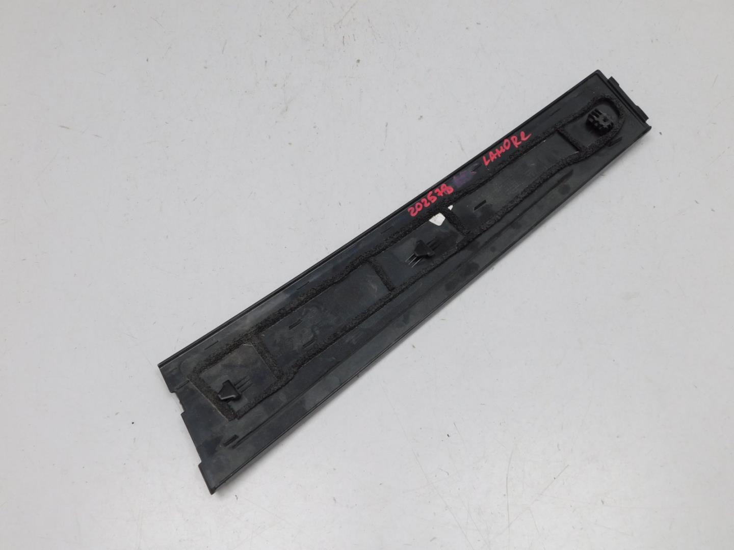 Накладка двери задней левой