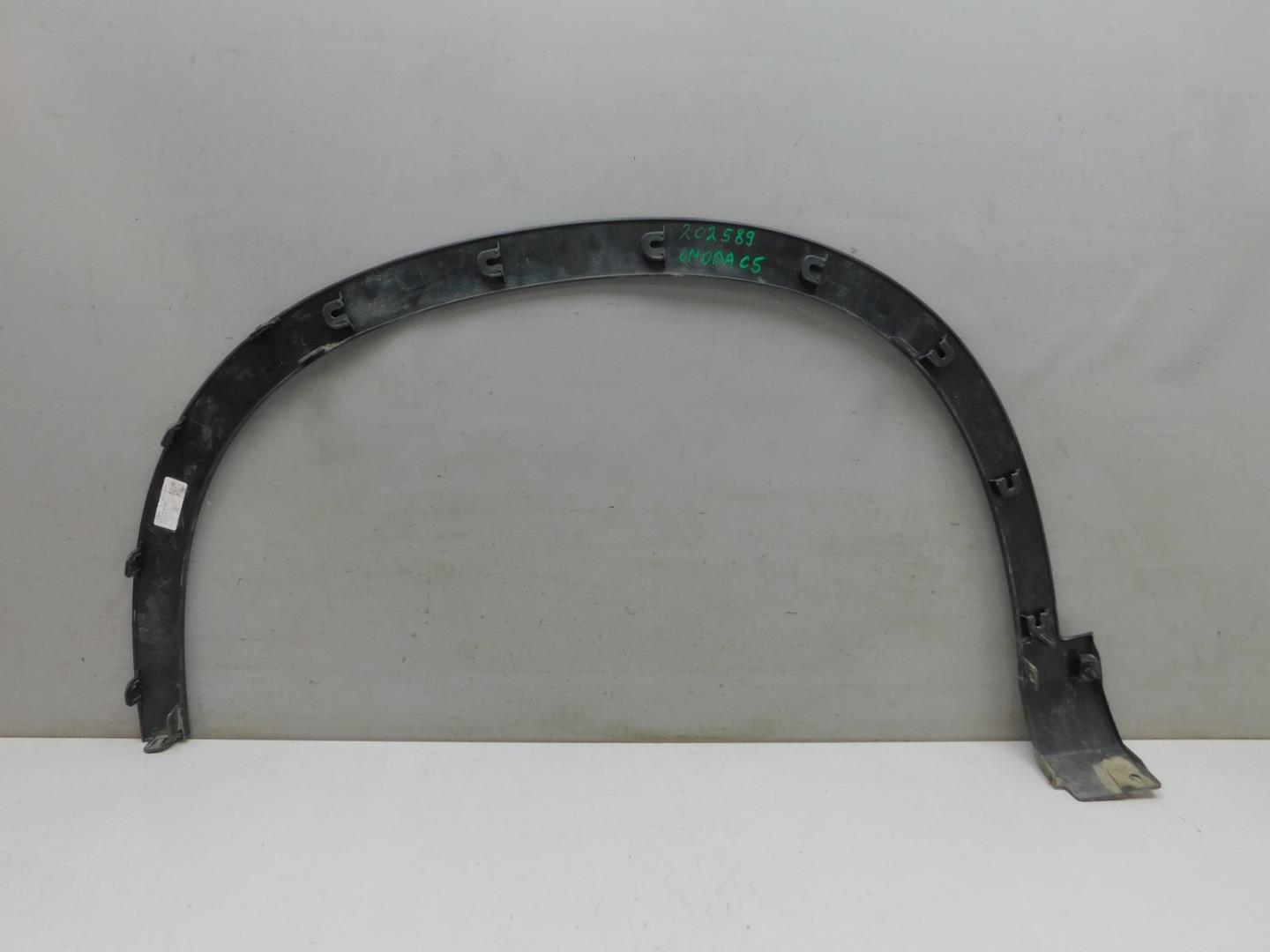 Накладка переднего крыла правого